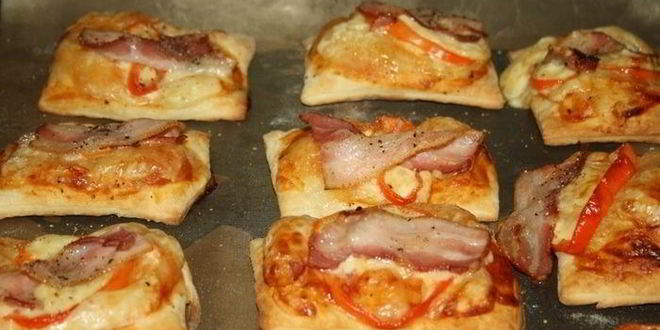 Рецепт закусочных слоек с беконом