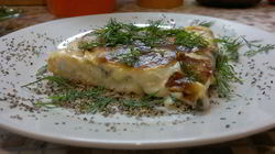 Рецепт Рыбной запеканки из пикши с грибами под соусом бешамель