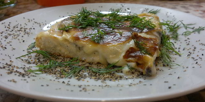 Рецепт Рыбной запеканки из пикши с грибами под соусом бешамель