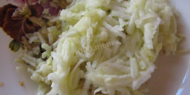 Рецепт яблочной запеканки с изюмом на пару