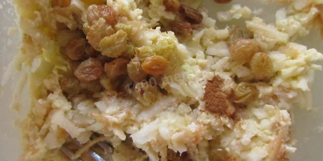 Рецепт яблочной запеканки с изюмом на пару