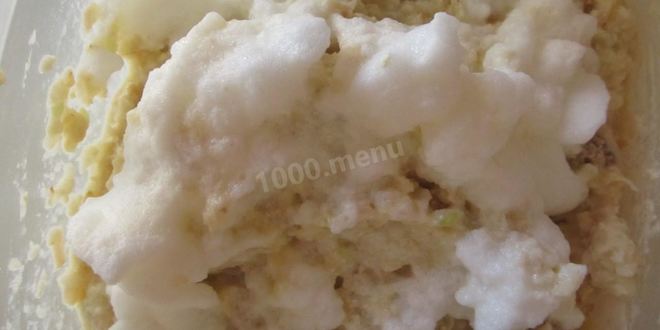 Рецепт яблочной запеканки с изюмом на пару