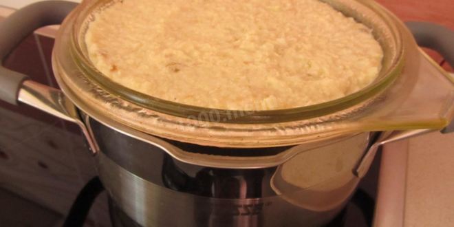 Рецепт яблочной запеканки с изюмом на пару