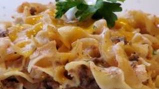 Рецепт Запеканки из макарон с фаршем, творогом и сметаной