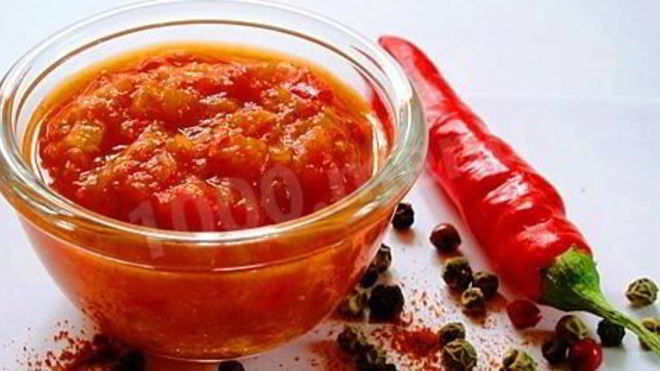 Рецепт ароматной аджики с яблоками