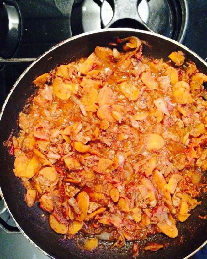 Рецепт говядины с аджикой и помидорами