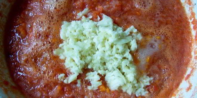 Рецепт мясной короны с соусом-аджикой