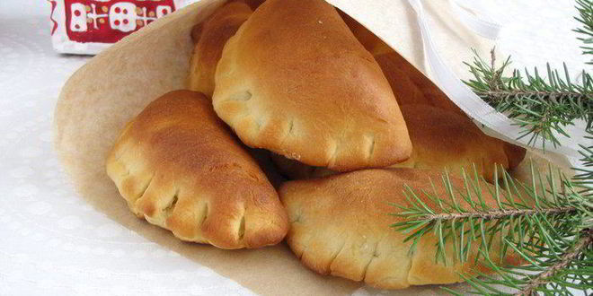 Рецепт булочек с абрикосовым джемом и миндальными лепестками