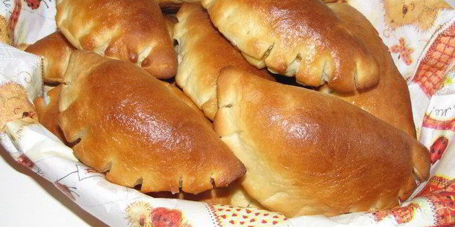 Рецепт булочек с абрикосовым джемом и миндальными лепестками