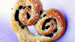 Рецепт Булочек в форме сердечек с корицей и джемом