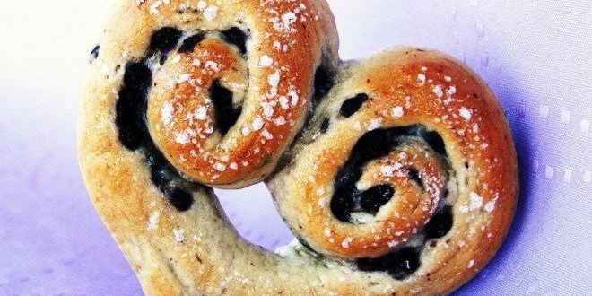 Рецепт Булочек в форме сердечек с корицей и джемом