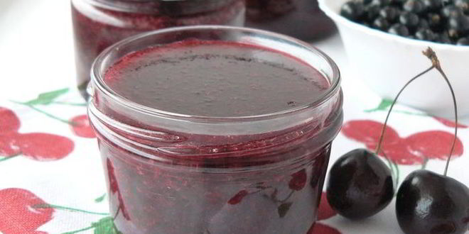Рецепт Джема из черной смородины с вишней и яблоком