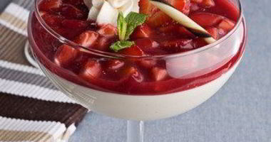 Рецепт Ванильного пудинга с джемом из свежей клубники