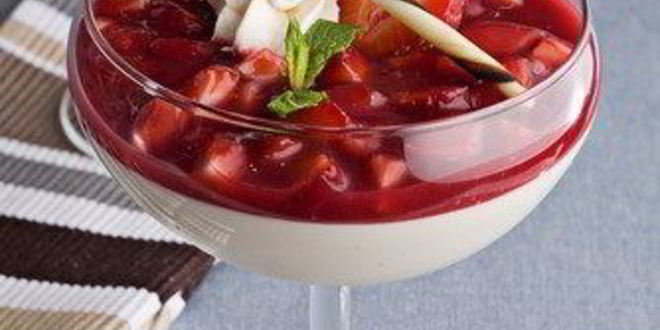 Рецепт Ванильного пудинга с джемом из свежей клубники