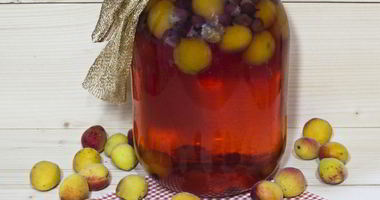 Рецепт Компота из абрикосов и черной смородины на зиму