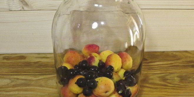 Рецепт компота из абрикосов и черной смородины на зиму