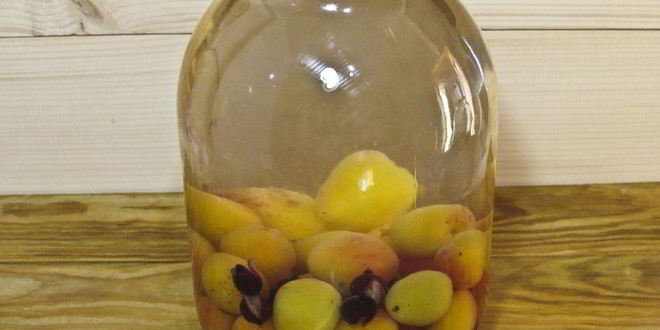 Рецепт компота из абрикосов и черной смородины на зиму