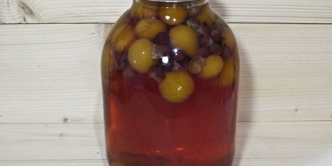 Рецепт компота из абрикосов и черной смородины на зиму