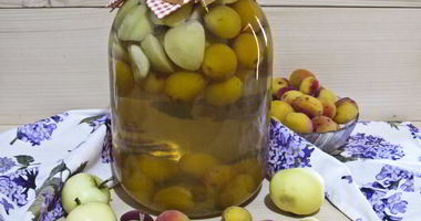 Рецепт Компота из абрикосов и яблок на зиму