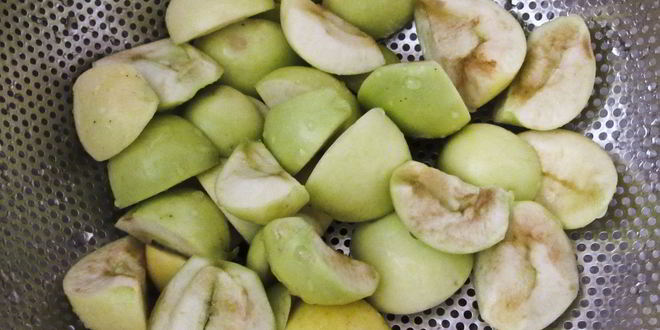 Рецепт компота из абрикосов и яблок на зиму