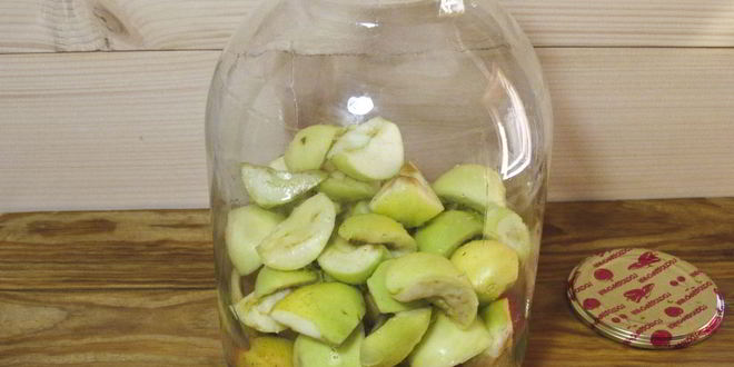 Рецепт компота из абрикосов и яблок на зиму