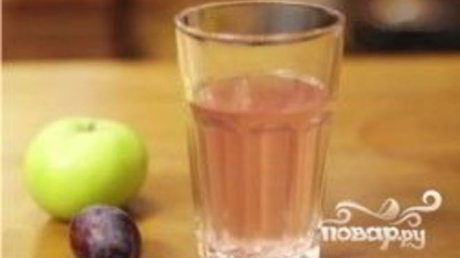 Рецепт компота из слив и яблок