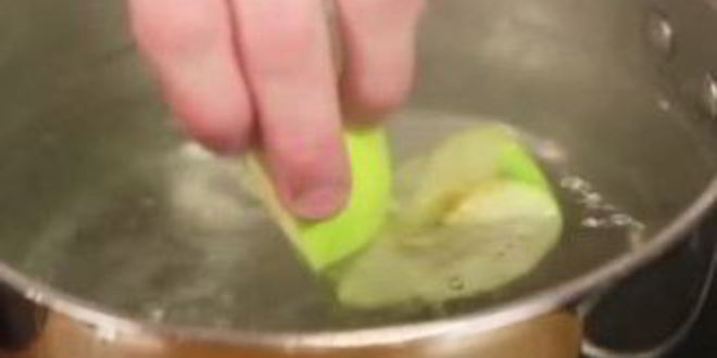 Рецепт компота из слив и яблок