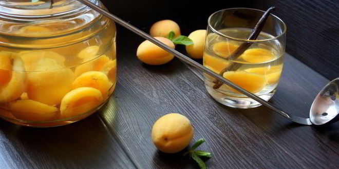 Рецепт Ванильного компота с абрикосами Прохладительные напитки