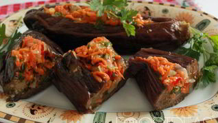 Рецепт Квашеных баклажанов, фаршированных морковью и чесноком на зиму