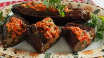 Рецепт Квашеных баклажанов, фаршированных морковью и чесноком на зиму