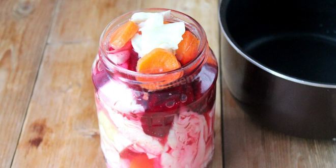 Рецепт маринованной капусты со свеклой на зиму