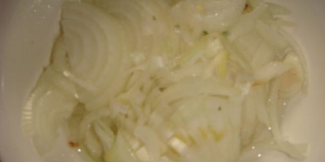 Рецепт маринованного лука к копченой рыбе