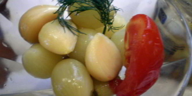 Рецепт маринованного лука с чесноком