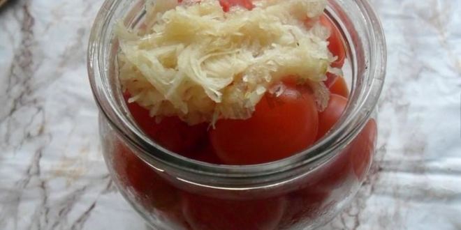 Рецепт помидоров в снегу с чесноком на зиму