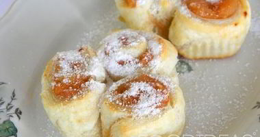 Рецепт Булочек из слоеного теста с повидлом