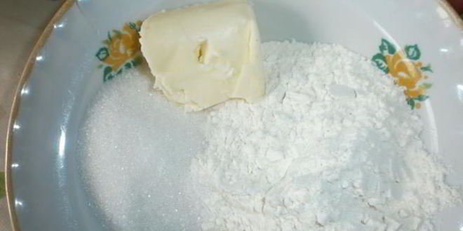 Рецепт булочек с повидлом и штрейзелем