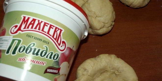 Рецепт булочек с яблочным повидлом