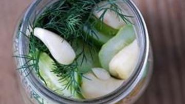 Рецепт Малосольных огурцов с минералкой