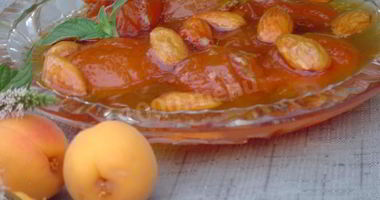 Рецепт Абрикосового варенья из абрикосов без косточек с миндалем