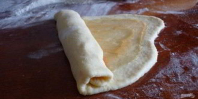 Рецепт рулета из дрожжевого теста с вареньем