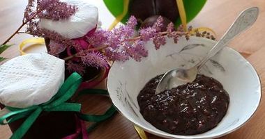 Рецепт Варенья из слив и шоколада с арахисом