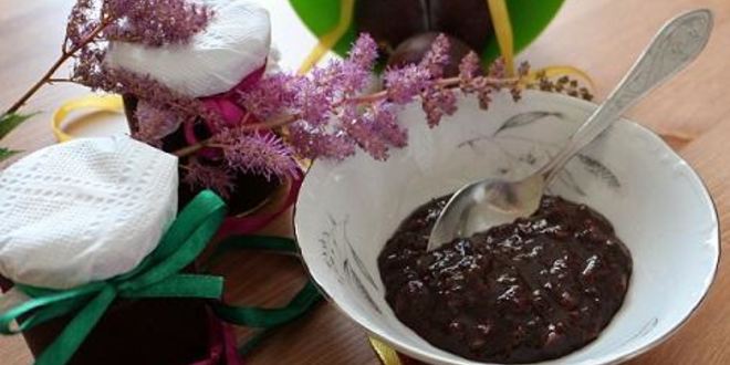 Рецепт Варенья из слив и шоколада с арахисом