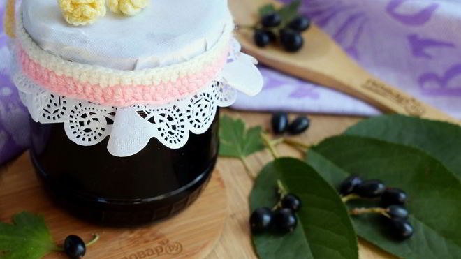 Рецепт варенья из смородины с листьями вишни