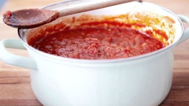 Рецепт заготовки томатного соуса из помидор и томатной пасты