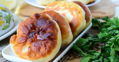 Рецепт Беляшей с помидорами и сыром