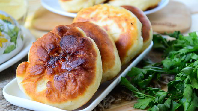 Рецепт беляшей с помидорами и сыром