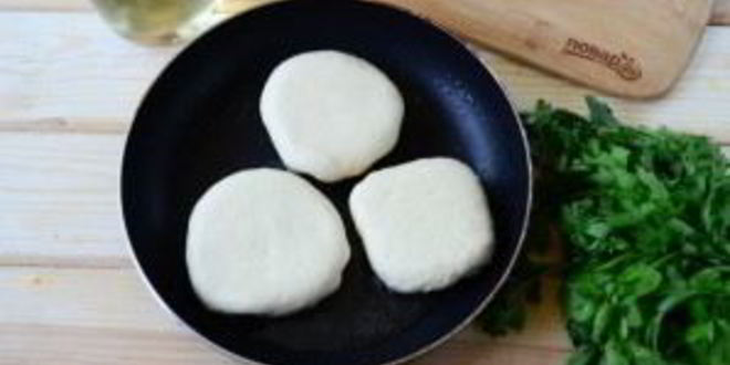 Рецепт беляшей с помидорами и сыром