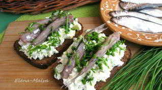 Рецепт Брускетты Гуакамоле с килькой на бородинском хлебе