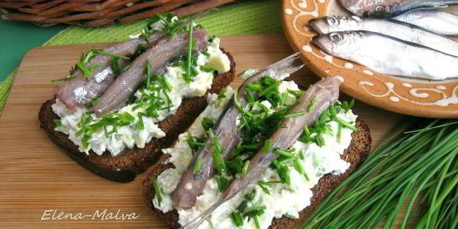 Рецепт Брускетты Гуакамоле с килькой на бородинском хлебе