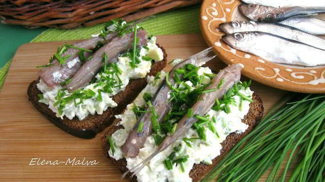 Рецепт брускетты гуакамоле с килькой на бородинском хлебе